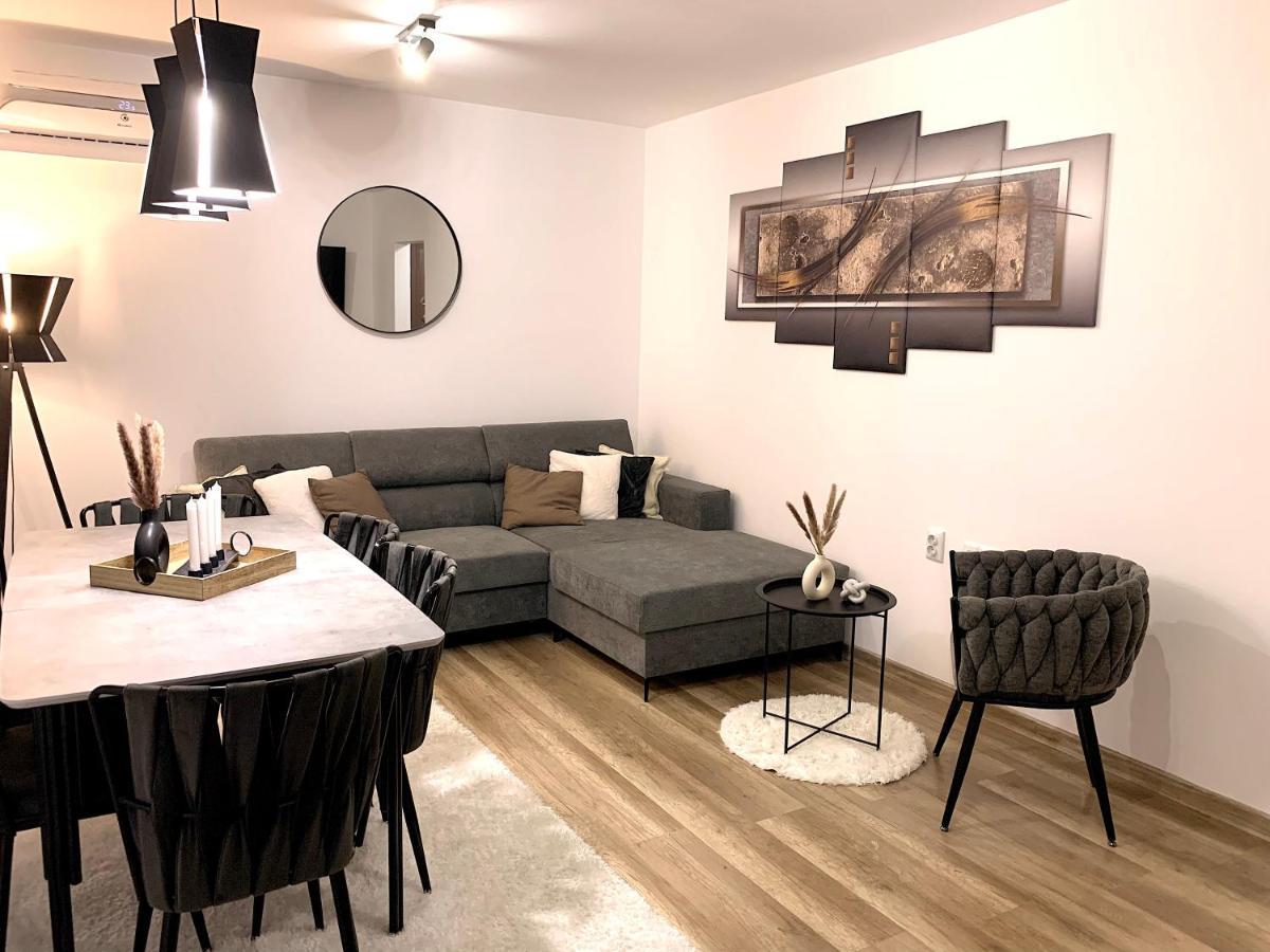 רוסה Asitad Deluxe Apartments מראה חיצוני תמונה